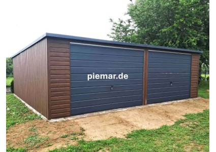 blechgarage-mit-dachneigung-nach-hinten-2x-schwingtor-attika-kantenschutz-bleche-horizontal-vernietet-konstruktion-aus-verzinkten-vierkantprofilen-in-holzoptikfarbe_4