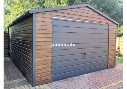 blechgarage-mit-einem-satteldach-schwingtor-kantenschutz-attika-dachrinne-horizontalpanel-konstruktion-aus-verzinkten-vierkantprofilen-in-holzdekofarbe_1