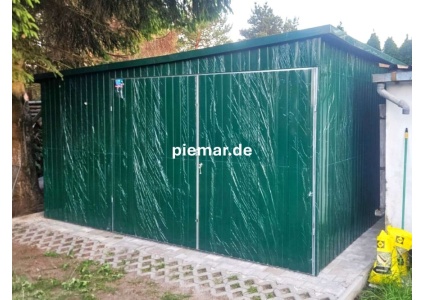 blechgarage-mit-einer-dachneigung-links-doppelfluegeltor-dachrinne-attika-dachblende-konstruktion-aus-verzinkten-vierkantprofilen-in-farbe_4