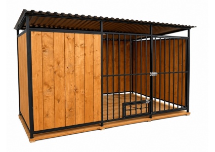 hundezwinger-mit-holzboden-rueckwand-und-seitenwand-mit-holzverkleidung-holzwand-vorne
