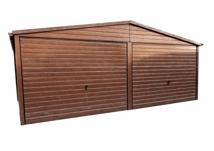 blechgarage-mit-satteldach-2x-schwingtor-horizontalpanel-1s-attika-kantenschutz-dachrinne-in-holzdekofarbe_4