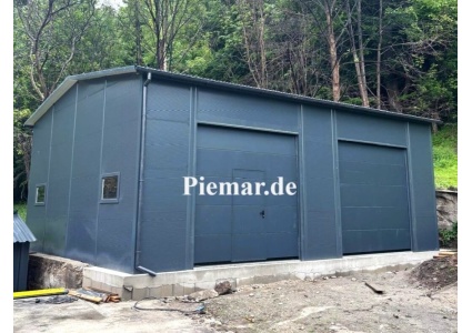 garage-8x10x450m-mit-einem-satteldach-tuer-fenster-sektionaltor-1x-schlupftuer-fuer-sektionaltor-dachrinne-attika-kantenschutz-konstruktion-aus-verzinkten-vierkantprofilen-in-farbe-isolation_1