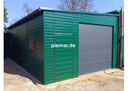 garage-mit-dachneigung-nach-links-sektionaltor-elektroantrieb-2x-fenster-tuer-mit-patentschloss-dachrinne-kondensvlies-dach-und-waende-attika-kantenschutz-konstruktion-aus-verzinkten-vierkantprofilen-bleche-horizontal_1_4
