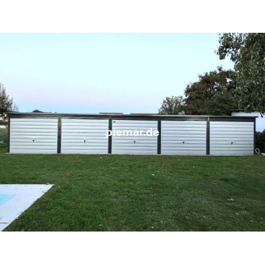 5-fach-garage-halle-blechgarage-lager-mit-dachneigung-nach-hinten-schwingtor-fenster-attika-kantenschutz-bleche-horizontal-vernietet-konstruktion-aus-verzinkten-vierkantprofilen-in-farbe-31962_5