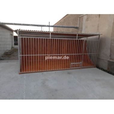 hundezwinger-zwinger-kafig-hundekafig-mit-verzinkte-konstruktion-geschwungene-seitenwand-mit-holz-und-ruckwand-holzboden-1