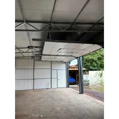 blechgarage-14x6x4m-dachneigung-nach-hinten-sektionaltor-elektroantrieb-1x-schlupftuer-sektionaltor-tuer-fenster-dachrinne-attika-dachblende-kantenschutz-konstruktion-aus-verzinkten-vierkantprofilen-verankerung-isolation_16_209146048