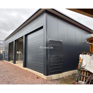 blechgarage-14x6x4m-dachneigung-nach-hinten-sektionaltor-elektroantrieb-1x-schlupftuer-sektionaltor-tuer-fenster-dachrinne-attika-dachblende-kantenschutz-konstruktion-aus-verzinkten-vierkantprofilen-verankerung-isolation_9_226374385