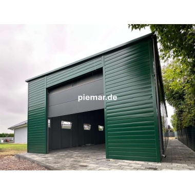 blechgarage-18x6x380-m-mit-einer-dachneigung-nach-hinten-2x-sektionaltor-1x-tuer-8x-fenster-dachrinne-attika-dachblende-kantenschutz-horizontalpanel-konstruktion-aus-verzinkten-vierkantprofilen_1