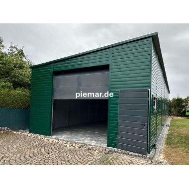 blechgarage-18x6x380-m-mit-einer-dachneigung-nach-hinten-2x-sektionaltor-1x-tuer-8x-fenster-dachrinne-attika-dachblende-kantenschutz-horizontalpanel-konstruktion-aus-verzinkten-vierkantprofilen_15