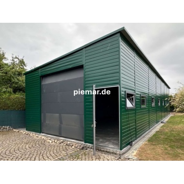 blechgarage-18x6x380-m-mit-einer-dachneigung-nach-hinten-2x-sektionaltor-1x-tuer-8x-fenster-dachrinne-attika-dachblende-kantenschutz-horizontalpanel-konstruktion-aus-verzinkten-vierkantprofilen_6