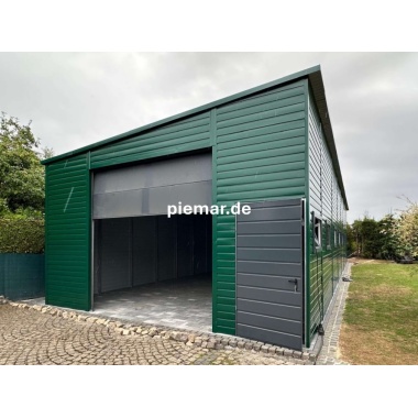 blechgarage-18x6x380-m-mit-einer-dachneigung-nach-hinten-2x-sektionaltor-1x-tuer-8x-fenster-dachrinne-attika-dachblende-kantenschutz-horizontalpanel-konstruktion-aus-verzinkten-vierkantprofilen_9