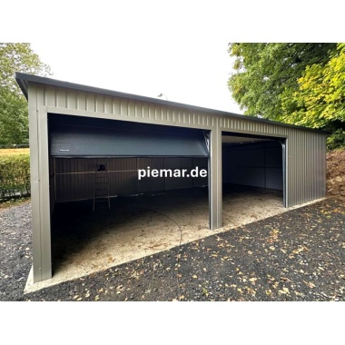 blechgarage-2xsektionaltor-dachrinne-kantenschutz-attika-konstruktion-aus-verzinkten-vierkantprofilen-in-farbe_1