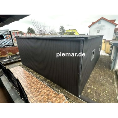 blechgarage-mit-dachneigung-nach-hinten-1x-sektionaltor-1x-tuer-patentschloss-2x-fenster-dachrinne-kondensvlies-dach-attika-dachblende-kantenschutz-konstruktion-aus-verzinkten-vierkantprofilen-in-farbe_3