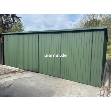 blechgarage-mit-dachneigung-nach-hinten-2x-doppelflugeltor-attika-in-farbe_1