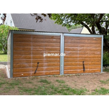 blechgarage-mit-dachneigung-nach-hinten-2x-schwingtor-horizontalpanel-konstruktion-aus-verzinkten-vierkantprofilen-dachrinne-in-holzdekofarbe_2