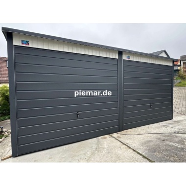 blechgarage-mit-dachneigung-nach-hinten-schwingtor-horizontalpanel-elektroantrieb-dachrinne-kondensvlies-dach-waende-attika-kantenschutz-konstruktion-aus-verzinkten-vierkantprofilen-in-farbe_1