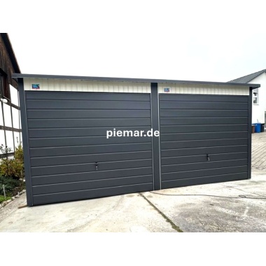 blechgarage-mit-dachneigung-nach-hinten-schwingtor-horizontalpanel-elektroantrieb-dachrinne-kondensvlies-dach-waende-attika-kantenschutz-konstruktion-aus-verzinkten-vierkantprofilen-in-farbe_12