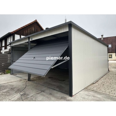 blechgarage-mit-dachneigung-nach-hinten-schwingtor-horizontalpanel-elektroantrieb-dachrinne-kondensvlies-dach-waende-attika-kantenschutz-konstruktion-aus-verzinkten-vierkantprofilen-in-farbe_3