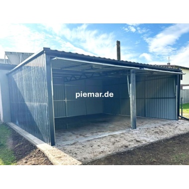 blechgarage-mit-dachneigung-nach-vorne-schwingtor-horizontalpanel-konstruktion-aus-verzinkten-vierkantprofilen-dachrinne-attika-kantenschutz-in-farbe_4