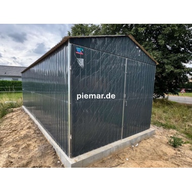 blechgarage-mit-einem-satteldach-doppelflugeltor-kondensvlies-konstruktion-aus-verzinkten-vierkantprofilen_2