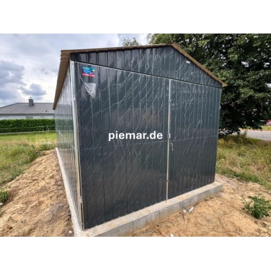 blechgarage-mit-einem-satteldach-doppelflugeltor-kondensvlies-konstruktion-aus-verzinkten-vierkantprofilen_4