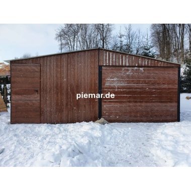 blechgarage-mit-einem-satteldach-schwingtor-horizontalpanel-tuer-in-holzdekofarbe_2