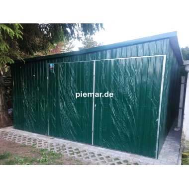 blechgarage-mit-einer-dachneigung-links-doppelfluegeltor-dachrinne-attika-dachblende-konstruktion-aus-verzinkten-vierkantprofilen-in-farbe_1