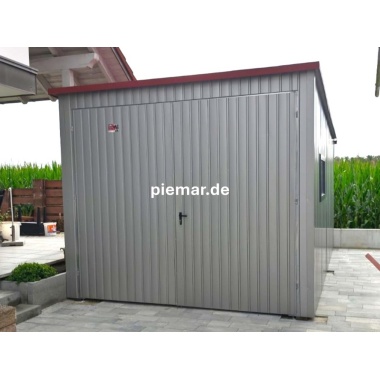 blechgarage-mit-einer-dachneigung-nach-hinten-doppelfluegeltor-2x-fenster-dachrinne-kondensvlies-dach-und-waende-attika-dachblende-kantenschutz-konstruktion-aus-verzinkten-vierkantprofilen-in-farbe_4