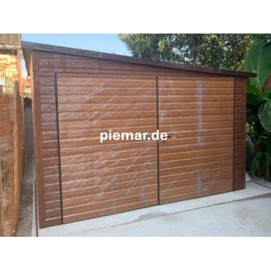 blechgarage-mit-einer-dachneigung-rechts-konstruktion-aus-grudnierten-vierkantprofilen-dachneigung-rechts-1x-doppelfluegeltor-fenster-holzoptik-attika-dachblende-kantenschutz-bleche-horizontal-vernietet_1