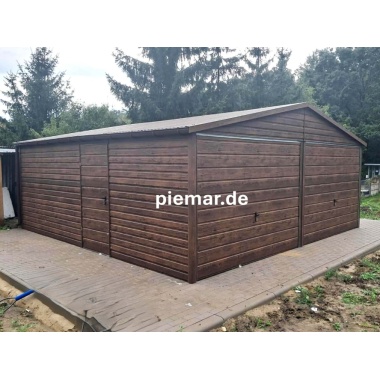 blechgarage-mit-satteldach-2x-schwingtor-attika-kantenschutz-horizontalpanel-konstruktion-aus-verzinkten-vierkantprofilen-dachrinne-1x-tuer-in-holzdekofarbe_3