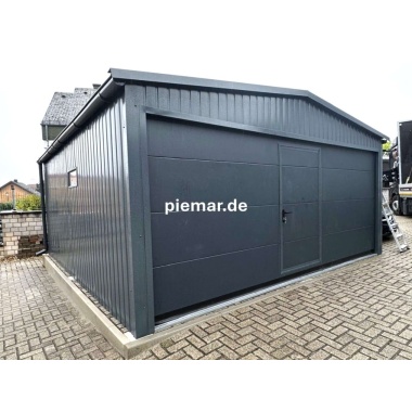 blechgarage-mit-satteldach-sektionaltor-schlupftuer-attika-kantenschutz-dachrinne-lichtband-kondensvlies-dach-konstruktion-aus-verzinkten-vierkantprofilen-in-farbe_4