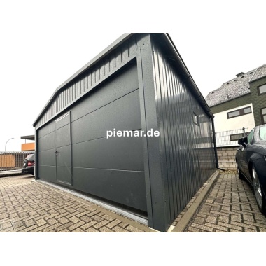 blechgarage-mit-satteldach-sektionaltor-schlupftuer-attika-kantenschutz-dachrinne-lichtband-kondensvlies-dach-konstruktion-aus-verzinkten-vierkantprofilen-in-farbe_7