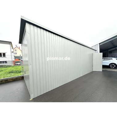 blechgarage-mit-schwingtor-elektroantrieb-tuer-1x-fenster-attika-kantenschutz-konstruktion-aus-verzinkten-vierkantprofilen-in-holzdekofarbe_7