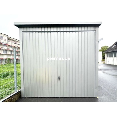 blechgarage-mit-schwingtor-elektroantrieb-tuer-1x-fenster-attika-kantenschutz-konstruktion-aus-verzinkten-vierkantprofilen-in-holzdekofarbe_8