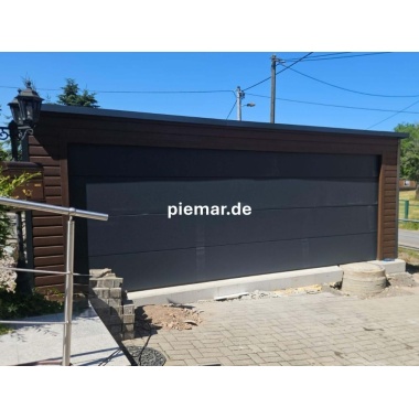 blechgarage-mit-sektionaltor-kantenschutz-attika-tuer-dachrinne-konstruktion-aus-verzinkten-vierkantprofilen-bleche-horizontal-vernietet-in-holzdekofarbe_2v