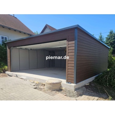 blechgarage-mit-sektionaltor-kantenschutz-attika-tuer-dachrinne-konstruktion-aus-verzinkten-vierkantprofilen-bleche-horizontal-vernietet-in-holzdekofarbe_3v