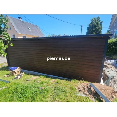 blechgarage-mit-sektionaltor-kantenschutz-attika-tuer-dachrinne-konstruktion-aus-verzinkten-vierkantprofilen-bleche-horizontal-vernietet-in-holzdekofarbe_5v