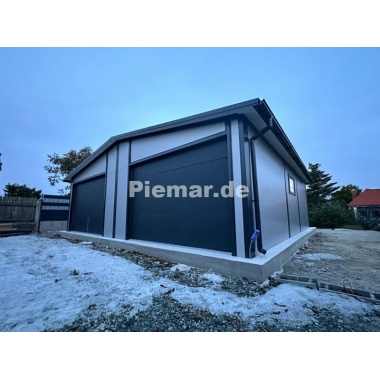 blechgarage_halle_isolation_attika_1x_tur__3x_fenster__2x_sektionaltor_kantenschutz_verankerung__dachrinne_lager_3
