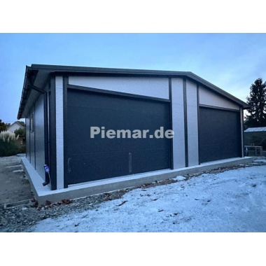blechgarage_halle_isolation_attika_1x_tur__3x_fenster__2x_sektionaltor_kantenschutz_verankerung__dachrinne_lager_9