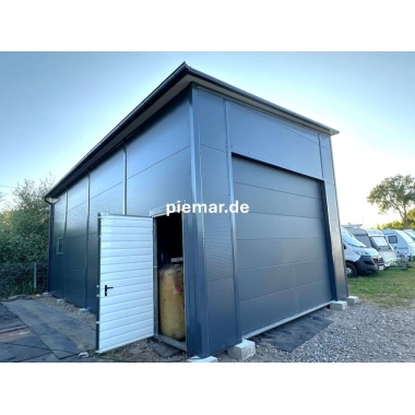 garage-10-x-5-x-45-m-in-farbe-sektionaltor-tuer-fenster-dachrinne-kantenschutz-attika-konstruktion-aus-verzinkten-vierkantprofilen-verankerung-isolation-aufbau_2