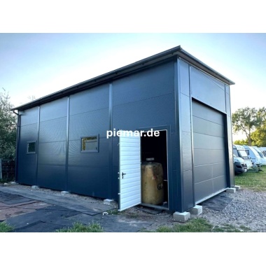 garage-10-x-5-x-45-m-in-farbe-sektionaltor-tuer-fenster-dachrinne-kantenschutz-attika-konstruktion-aus-verzinkten-vierkantprofilen-verankerung-isolation-aufbau_4