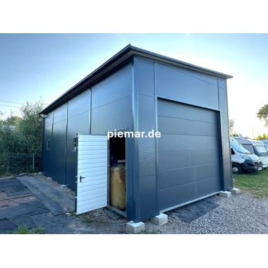 garage-10-x-5-x-45-m-in-farbe-sektionaltor-tuer-fenster-dachrinne-kantenschutz-attika-konstruktion-aus-verzinkten-vierkantprofilen-verankerung-isolation-aufbau_5