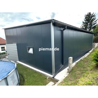 garage-12x9x410-m-mit-einer-dachneigung-nach-hinten-1x-sektionaltor-inkl-elektroantrieb-3x-fenster-2x-tuer-attika-dachblende-kantenschutz-dachrinne-in-farbe-konstruktion-aus-verzinkten-vierkantprofilen-isolation-statik_3