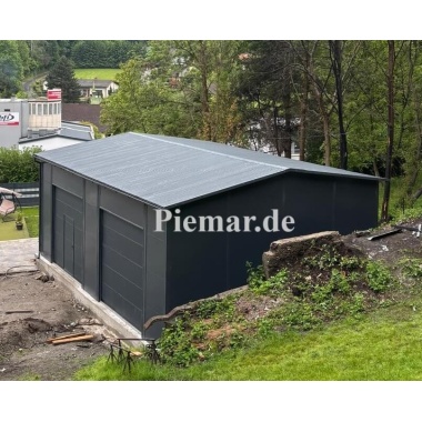 garage-8x10x450m-mit-einem-satteldach-tuer-fenster-sektionaltor-1x-schlupftuer-fuer-sektionaltor-dachrinne-attika-kantenschutz-konstruktion-aus-verzinkten-vierkantprofilen-in-farbe-isolation_3