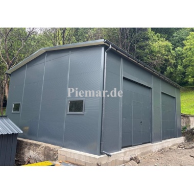garage-8x10x450m-mit-einem-satteldach-tuer-fenster-sektionaltor-1x-schlupftuer-fuer-sektionaltor-dachrinne-attika-kantenschutz-konstruktion-aus-verzinkten-vierkantprofilen-in-farbe-isolation_4