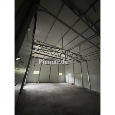 garage-8x10x450m-mit-einem-satteldach-tuer-fenster-sektionaltor-1x-schlupftuer-fuer-sektionaltor-dachrinne-attika-kantenschutz-konstruktion-aus-verzinkten-vierkantprofilen-in-farbe-isolation_6