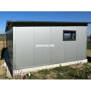 garage-900-m-500-m-250-m-mit-einer-dachneigung-nach-hinten-3x-fenster-2x-sektionaltor-inkl-elektroantrieb-1x-schlupftuer-fuer-sektionaltor-tueroeffnung-nach-links-dachrinne-attika-dachblende-konstruktion-aus-verzinkten__11