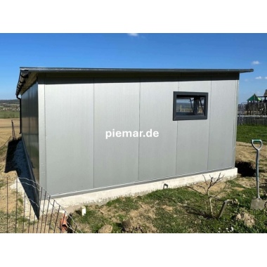 garage-900-m-500-m-250-m-mit-einer-dachneigung-nach-hinten-3x-fenster-2x-sektionaltor-inkl-elektroantrieb-1x-schlupftuer-fuer-sektionaltor-tueroeffnung-nach-links-dachrinne-attika-dachblende-konstruktion-aus-verzinkten__8