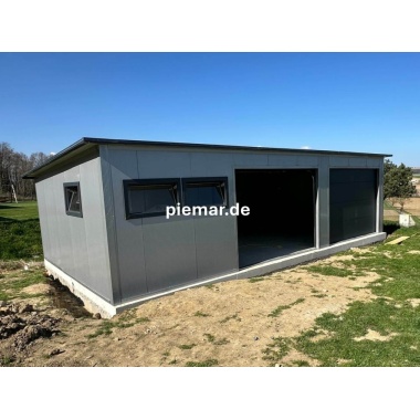 garage-900-m-500-m-250-m-mit-einer-dachneigung-nach-hinten-3x-fenster-2x-sektionaltor-inkl-elektroantrieb-1x-schlupftuer-fuer-sektionaltor-tueroeffnung-nach-links-dachrinne-attika-dachblende-konstruktion-aus-verzinkten__9