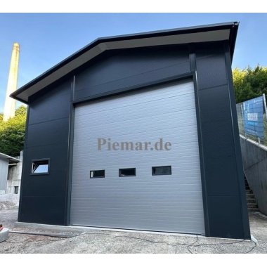 garage-halle-blechgarage-mit-einem-satteldach-tuer-fenster-lichtband-sektionaltor-dachrinne-attika-dachblende-konstruktion-aus-verzinkten-vierkantprofilen-in-farbe-verankerung-isolation_13